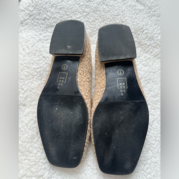 ShuShop Therese Tan Teddy Sherpa Loafers with Gold Accent Size 7 Trendy - Picture 5 of 8